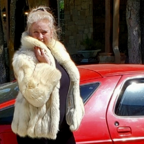 Fox Fur Coat: Ivory Fur with Brown Tips - Picture 11 of 17